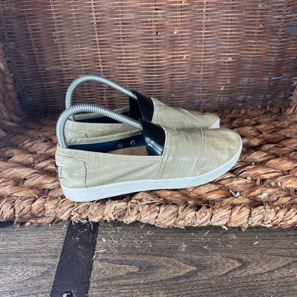 Toms Sz 7‎ Women's Cream Shiny Sheen Slip On Flat Sneakers